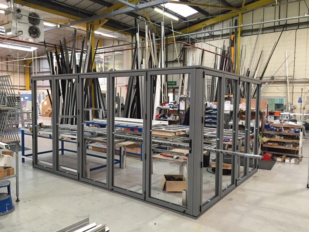 framefastuk's tweet image. Another great product manufactured by #framefast floating corner Ali bifold 👍