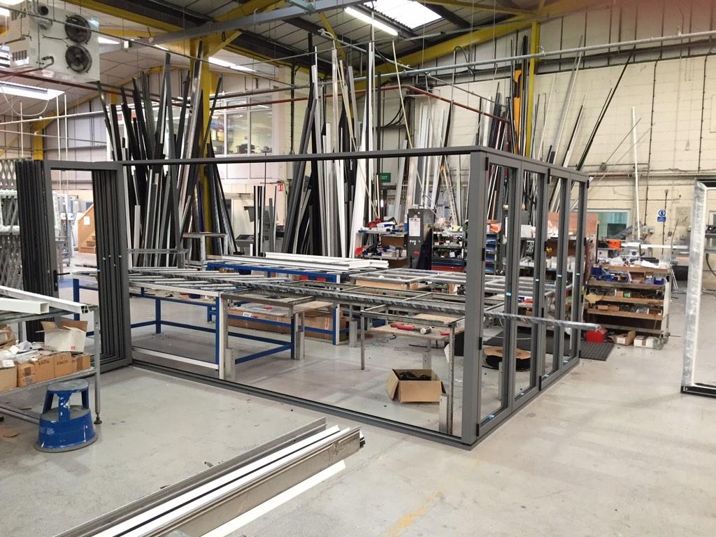 framefastuk's tweet image. Another great product manufactured by #framefast floating corner Ali bifold 👍