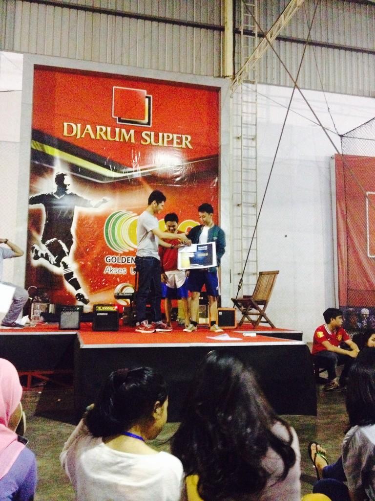 PekolADM14's tweet photo. Ini dia pemenang tunggal putra badminton. Selamattt:) http://t.co/XNS3QSkm0G