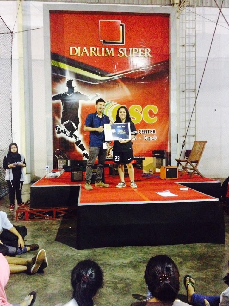 PekolADM14's tweet photo. Dan inilah juara 1 futsal putri. Selamat kepada niaga 2012!:) http://t.co/jmGyMx4Wxg