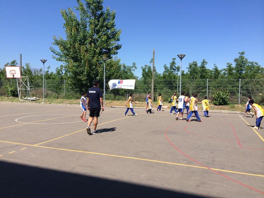 perfume85's tweet photo. @IND_Metro Encuentro Deportivo Escolar, Mini Basquetbol, Comuna de Pirque. http://t.co/4McfqZ9s0x