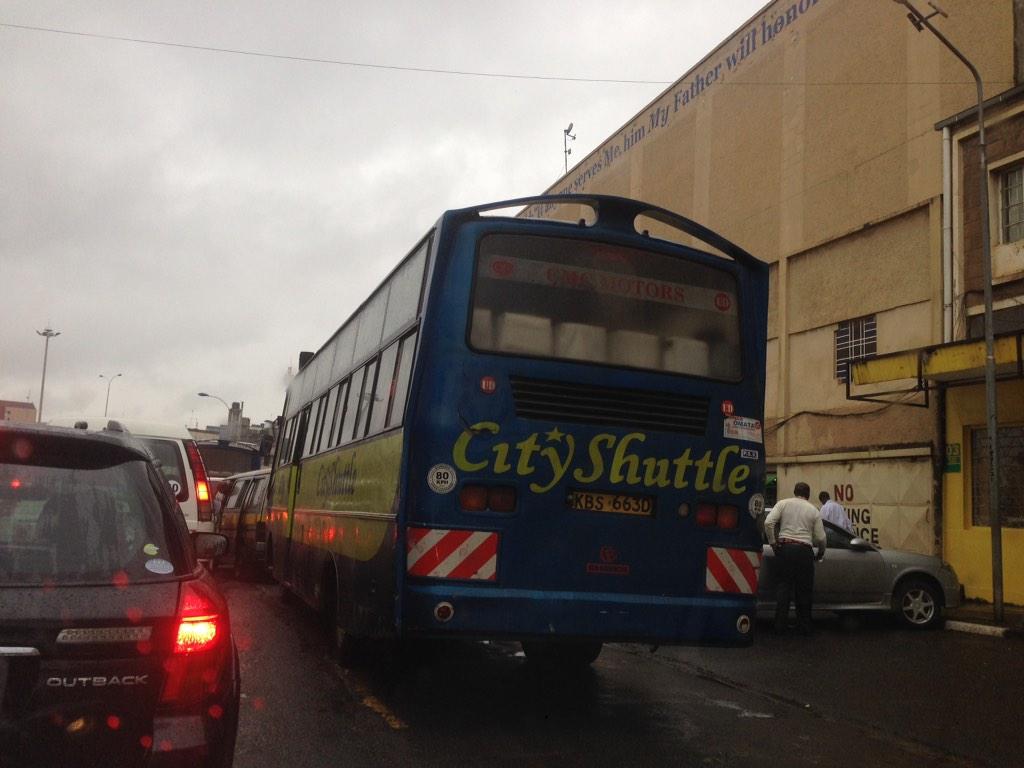 Afri_shere's tweet photo. 17:56 Solving #matatuInsanity should be taken seriously #kijabe street #overlappers cc @KideroEvans  via @jackaloh http://t.co/l5aJq0GIMg