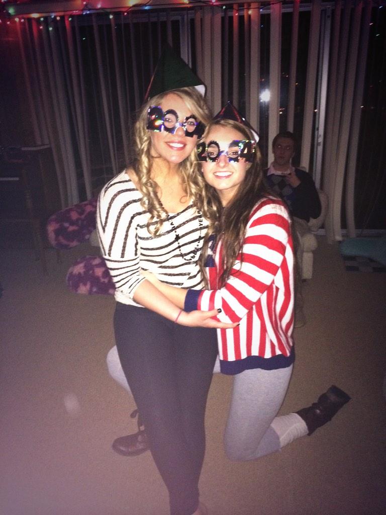hannahschmidtt's tweet photo. 4 days till I'm reunited with the love of my life @misssyelliott_ #awkpics #merica http://t.co/EyZvGnAGR3