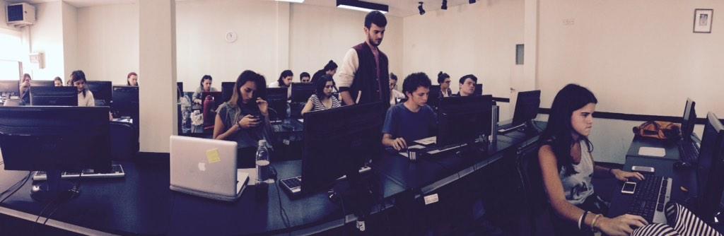 azarero's tweet photo. La redacción de @DiarioPrisma refractando noticias como haces de luz; se delinean enfoques claros y vespertinos. http://t.co/DHj1dopaOq