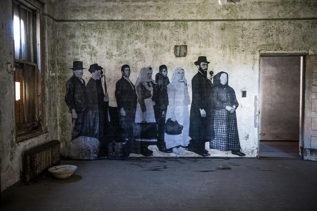 Karine_Rubiella's tweet photo. Different Times .... same stories #ellisisland #UnframedProject http://t.co/kXfYdp5uRj RT @JRart