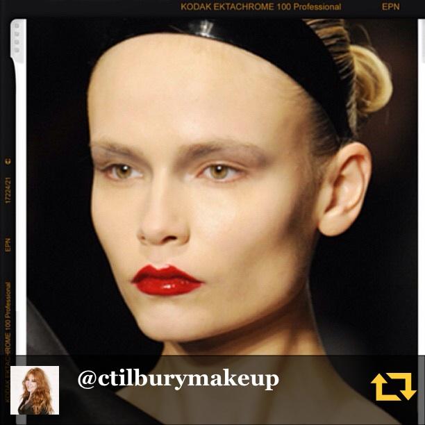GlaucaRossiMUA's tweet image. #paststudentupdate RG @ctilburymakeup: #FLASHBACK 👄 Greta Garbo modern at the @donnakaran #fall2010 #NYFW.