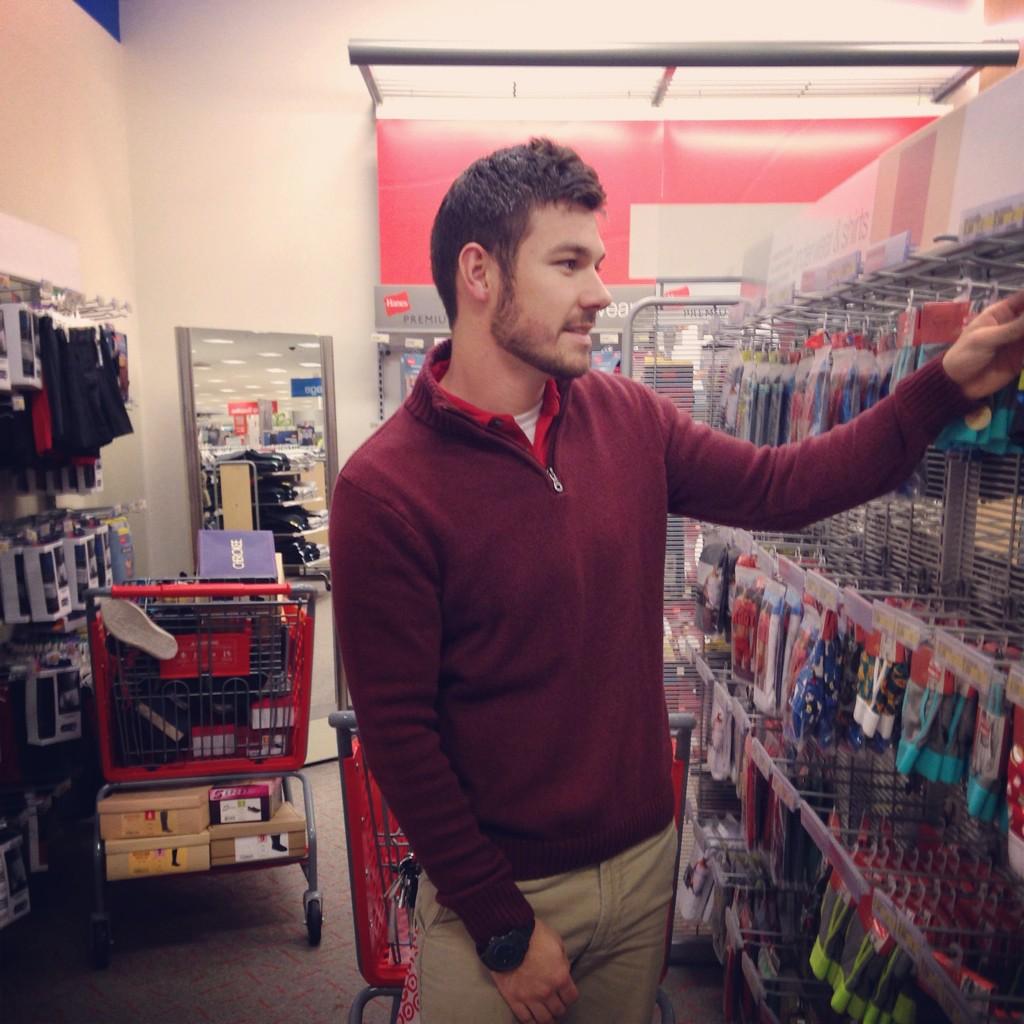 LovelyJen815's tweet photo. #natefromtarget #redandkhaki #cityoftrees #ellendegeneres #alexfromtarget #newalexfromtarget #nextbigthing http://t.co/Sbt7qZg73p