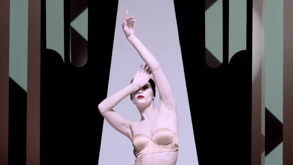 Watch the 1914 - Now <a href="/SHOWstudio/">SHOWstudio</a> film with #hair by <a href="/philippe_____/">Philippe Tholimet</a> &amp; #makeup by <a href="/NinniNummela/">ninninummela</a> streeters.com/news/showstudi…