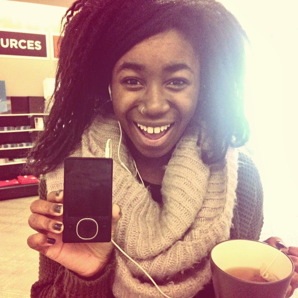 nicolelawless's tweet photo. When one of your squad members is jamming out on their Zune.... http://t.co/1VWwXr0I1r