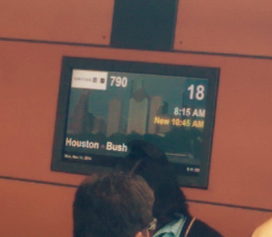 ChaseRupe's tweet photo. #United #fail Not sure how the first flight arriving from a hub has a maintenance delay for 2.5 hrs and counting http://t.co/j5HQu2iTMa