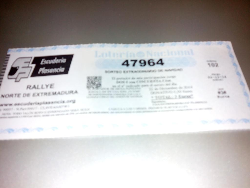 Hay lotería de navidad de escuderia plasencia en bar los piornos por 3 euros