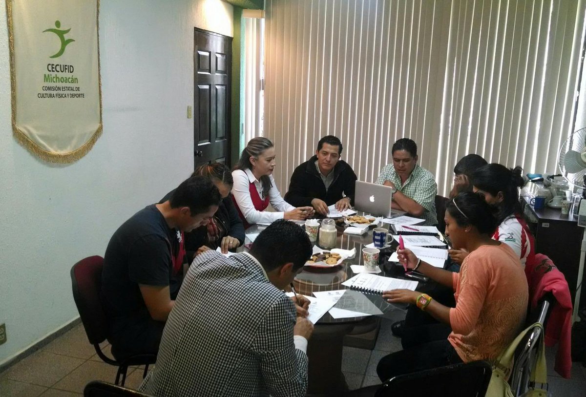 Asiste <a href="/YarabiAvila/">Yarabí Avila</a> a la sesión del CERDE para definir al ganador del Premio Estatal al Mérito Deportivo 2014.