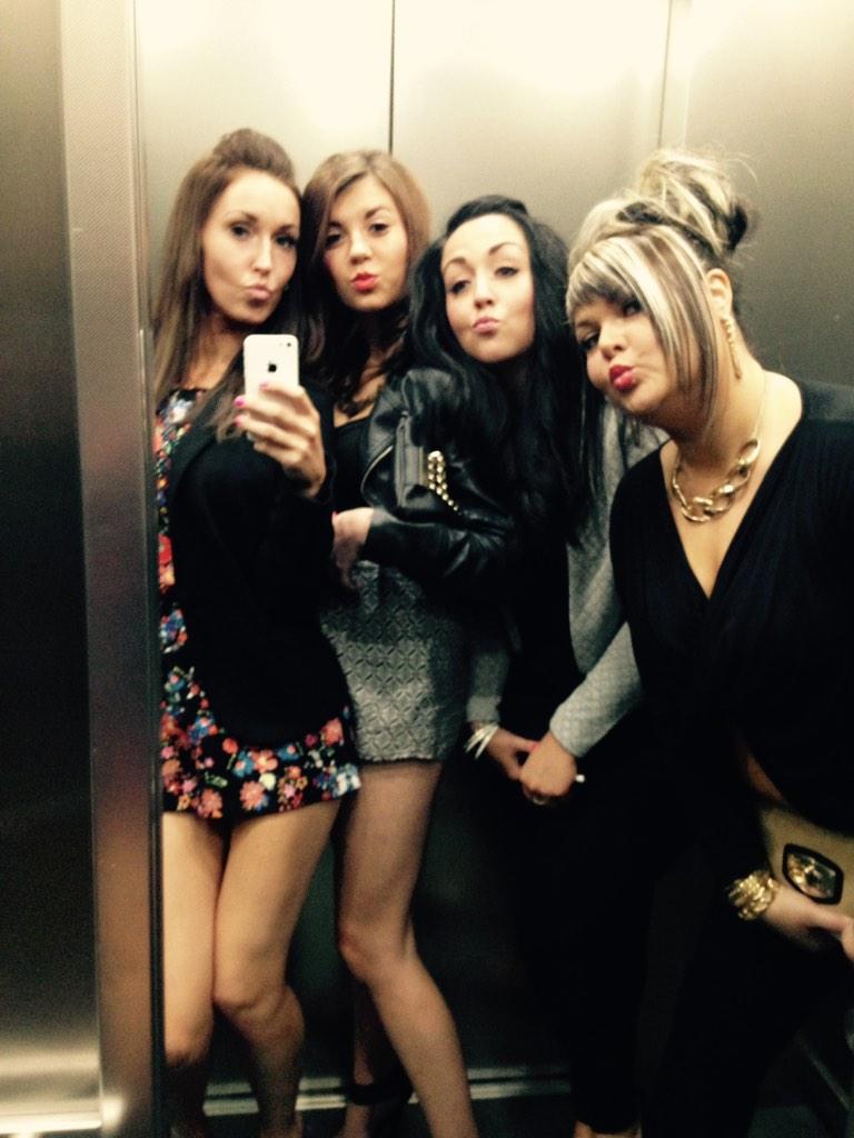 lucyloos85's tweet photo. 👭👭 http://t.co/fjl9EAouCw