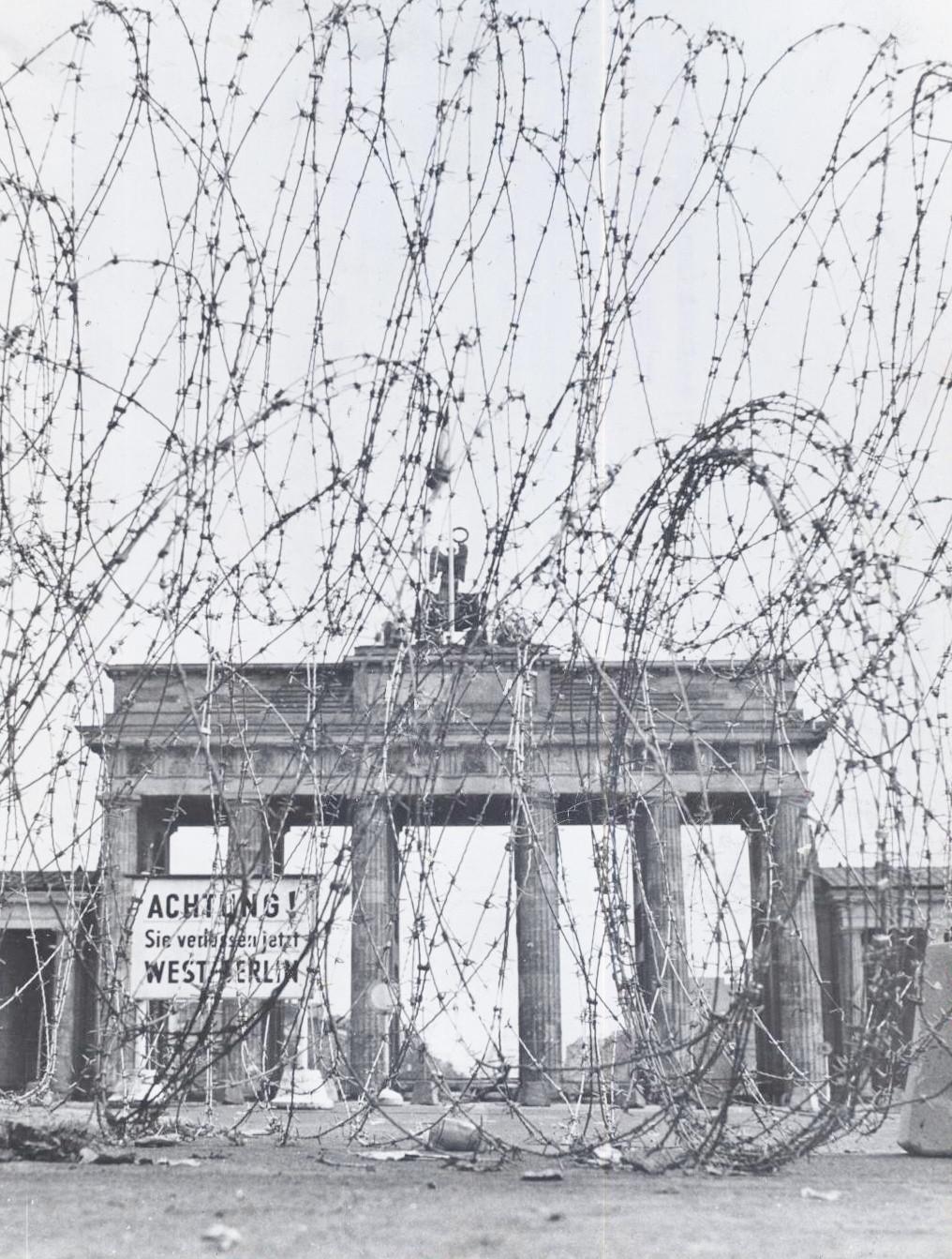 What Did  Brandenburg Gate Look Like   Ago 