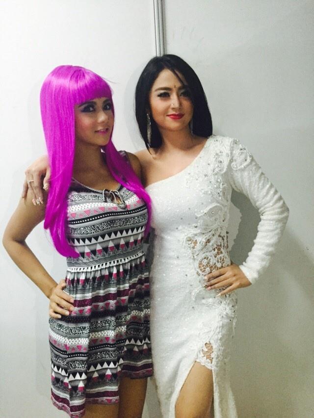 RevoxDj's tweet photo. @jenita_janet: @dewiperssik12: kakak janet dan tante dewi ngewee yukk kontol saya udah sange banget :* :* #ngewe http://t.co/qiziRwE5yP