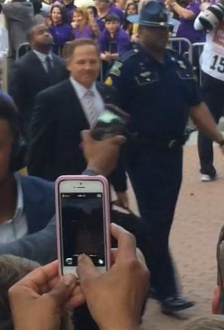 Happy Birthday to Les Miles    