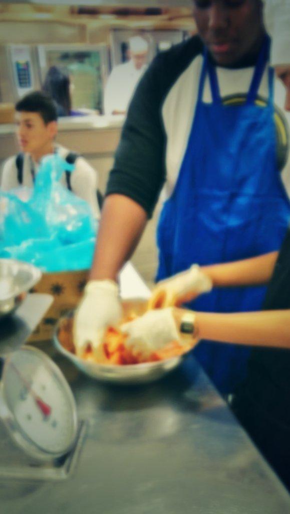 SDHS_Culinary's tweet photo. Students prepping for the restaurant this week #Wings #PizzaDough #ProStartStudents #SDHSCulinary http://t.co/rBLyN9oQx3