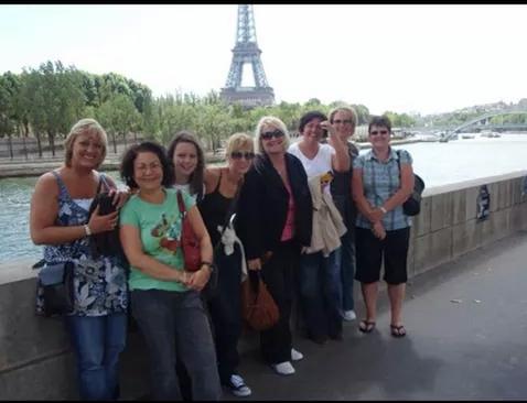 jojo11tops's tweet photo. @slhoyle1 spotted this from a few years Back..amazing Trip to Paris xxx http://t.co/JLwUhDozzK