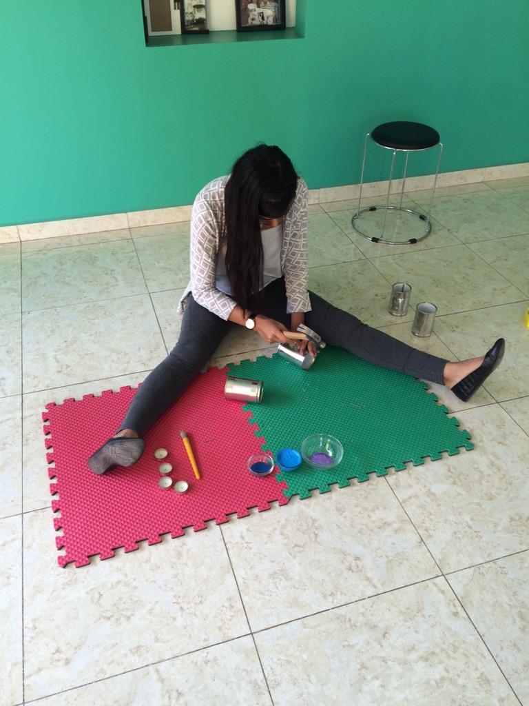 mrpigmx's tweet photo. Miren a mi princesita super trabajadora para sacar el nuevo de #TipsDeGen ( se sienta como niña chiquita ) 😛 http://t.co/Z8z0RwXrgh