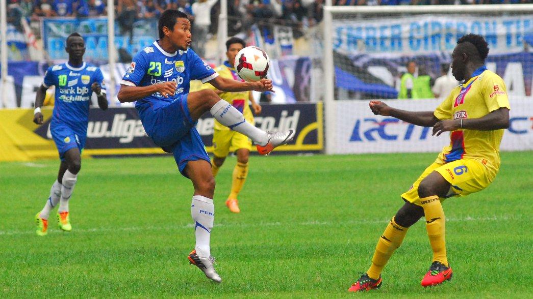 VIVAcoid's tweet photo. RT @VIVAbola: Final Inter Island Cup yang Tertunda Digelar Januari 2015 http://t.co/QzUbXCZarS http://t.co/zh0obpNOmg