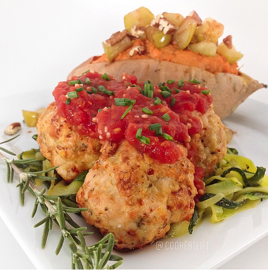Bodybuildingcom's tweet photo. 10 healthy #recipes from our #FitMenCookOff! @FitMenCook http://t.co/bnJi0LMHk8 http://t.co/0y2IpvxZZX