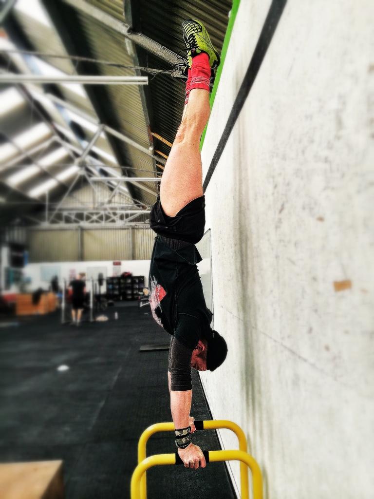 Ianhwatkins's tweet photo. Working on my Handstands !!!!! @hollycj91 @AlexJerrom !!! @CrossFitNW1 🙌 http://t.co/CIoWvjIIG1