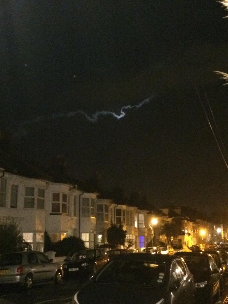 Hez2408's tweet image. Is this the reason behind the crazy-ass weather at the mo? #DoctorWho #CrackInTheSky