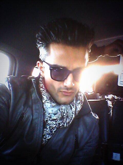 SalathiaSahil's tweet photo. So, you saw the #everest episode tonight? #roongta n #arjun travelin' to NIM,so,here,Behind the scenes pic 4 you! :) http://t.co/agxSD2OlM5