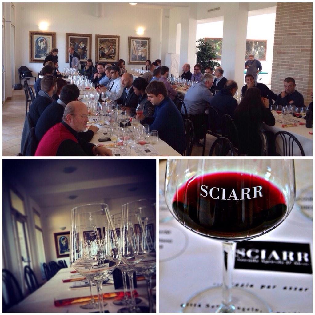 SCIARRdAlesio's tweet photo. Degustazione vini #Sciarr e presentazione #Montepulcianodabruzzo Riserva '10 e '11. #friends #WineTasting #Abruzzo http://t.co/5zYZuXcUrS