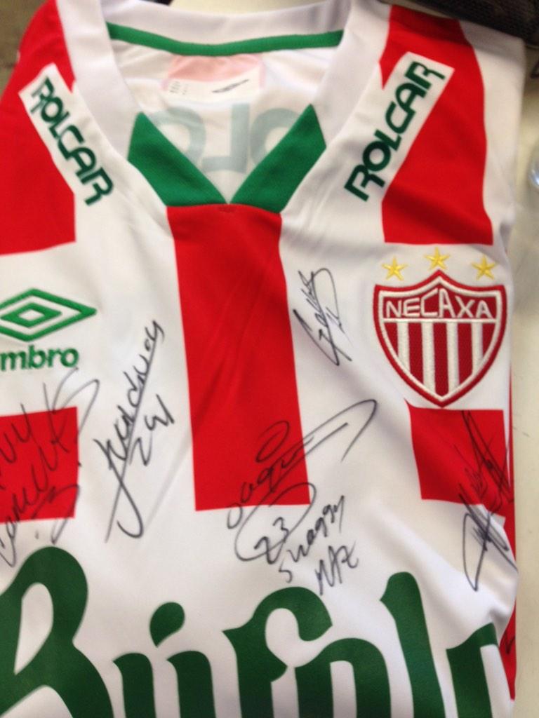 pbenaventeg's tweet photo. @paubteg: Gracias @ClubNecaxa y @luisTSW por unirse a la causa @saveevasofia. Una playera más para la subasta. http://t.co/nAxZs2bWe4