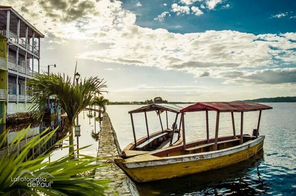 PetenerosGT's tweet photo. #Noviembre en la Isla de #Flores, #Petén. #Guatemala. Foto: Paul Berger Lau. #Peteneros http://t.co/kDKTwKdL2I