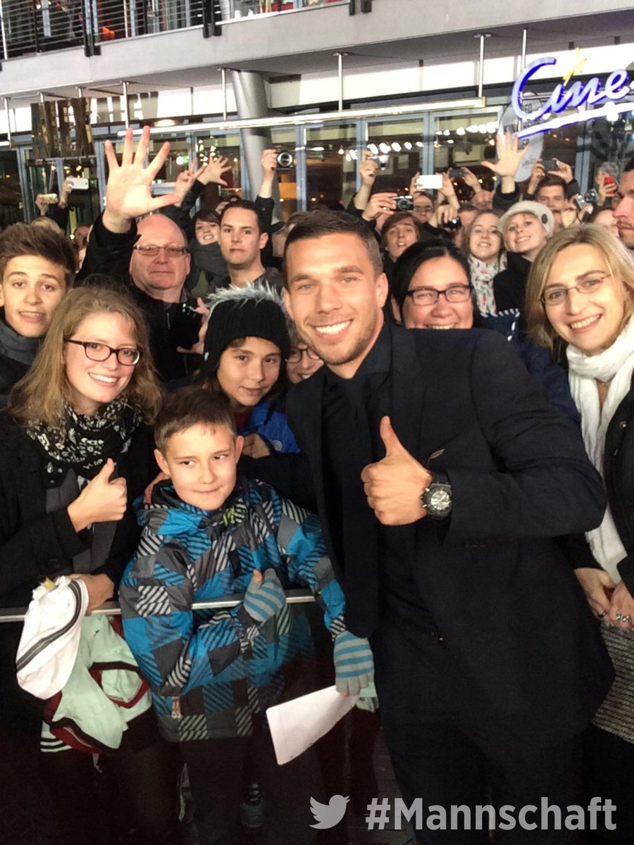 Die #Mannschaft Premiere mit <a href="/podolski10/">Lukas-Podolski.com</a>