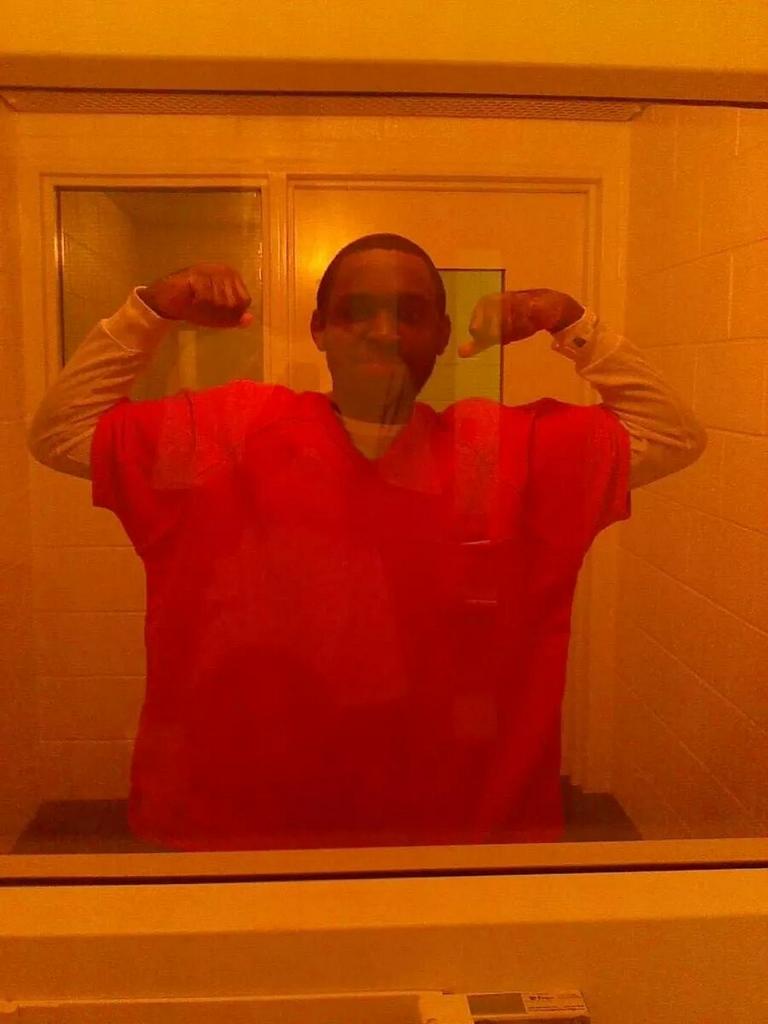 NickScho20's tweet image. #FreeMyKuzJDT 👊 🚩 🔐 He ain't going to do no more wrong #OLord He just wanna come home @LoYaLtyKuMs1st