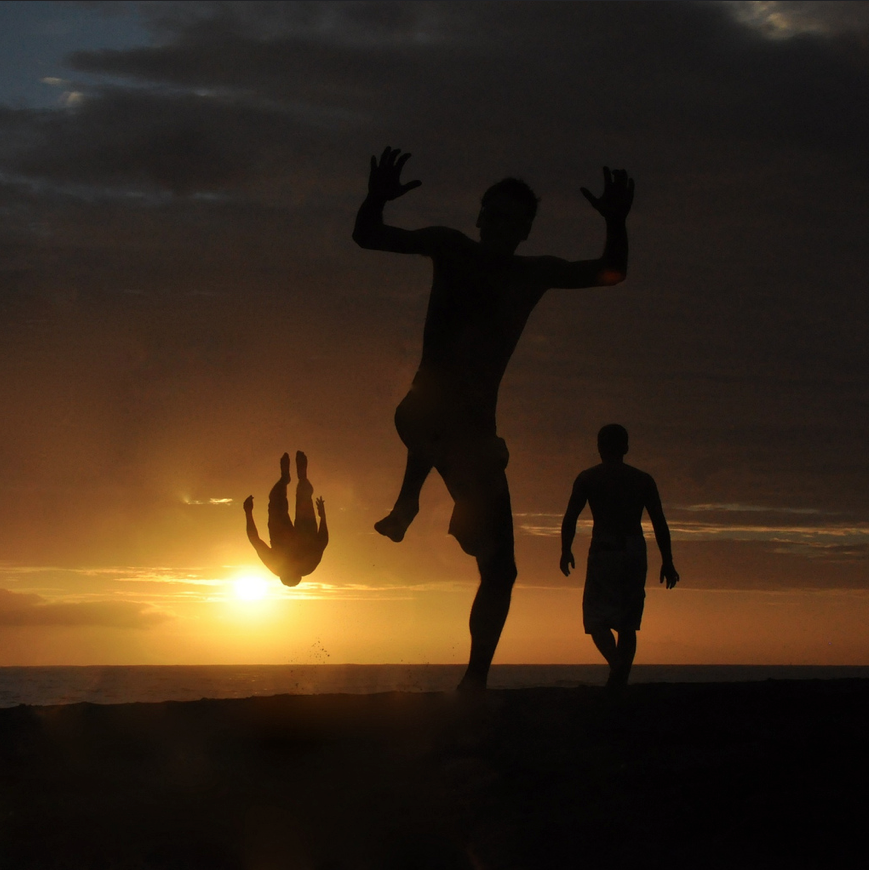LadiLafeFR's tweet photo. Les couchers de soleil sur les plages de #LaRéunion ... c'est renversant !
#sunset974 #WeAre974
(by Marie Astier http://t.co/PTJFn9aWID