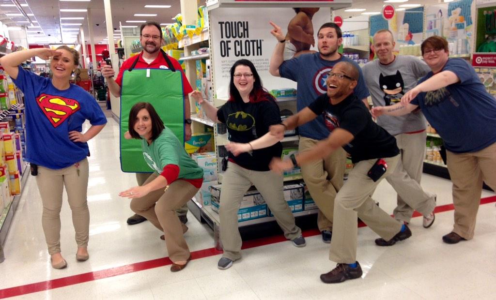 Jdoyle3214's tweet photo. Is it a bird? Is it a plane? No, it's service superheroes! #greenAAR #greenVibe #greenConversion @amannbecky http://t.co/8beN8DK0Jl