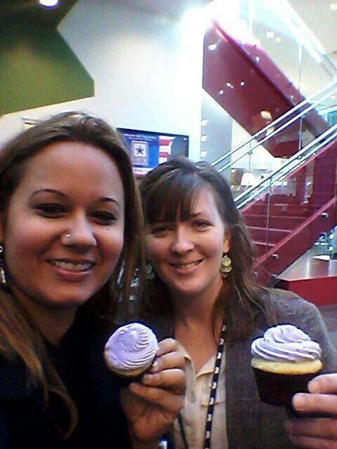 intl_me's tweet photo. Got my #Cupcakes #Selfie @oruhammer #SignedthePetition #ReclaimEffect @OralRobertsU http://t.co/VSewm236QK