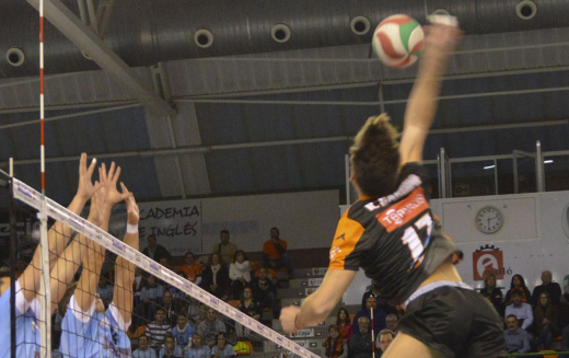 rioduerovoley's tweet photo. El Río Duero planta cara al poderoso @CVTeruel. http://t.co/vA8KqhorQE #svmVoley #soria #teruel (vía @diariodesoria) http://t.co/funFtctiBz