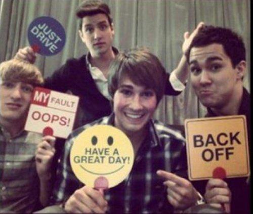 alepapav's tweet photo. #Rushers #HottieOfTheWeek Logan Henderson @ENews http://t.co/O9waYZwaPv
