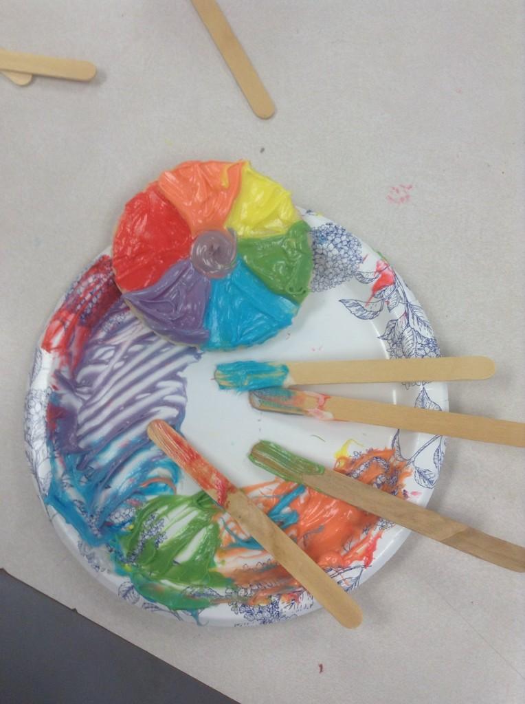 jmonette82's tweet photo. Decided to learn about the colour wheel using cookies, icing and food colouring. Best lesson ever! http://t.co/ZfAqo6gi1A