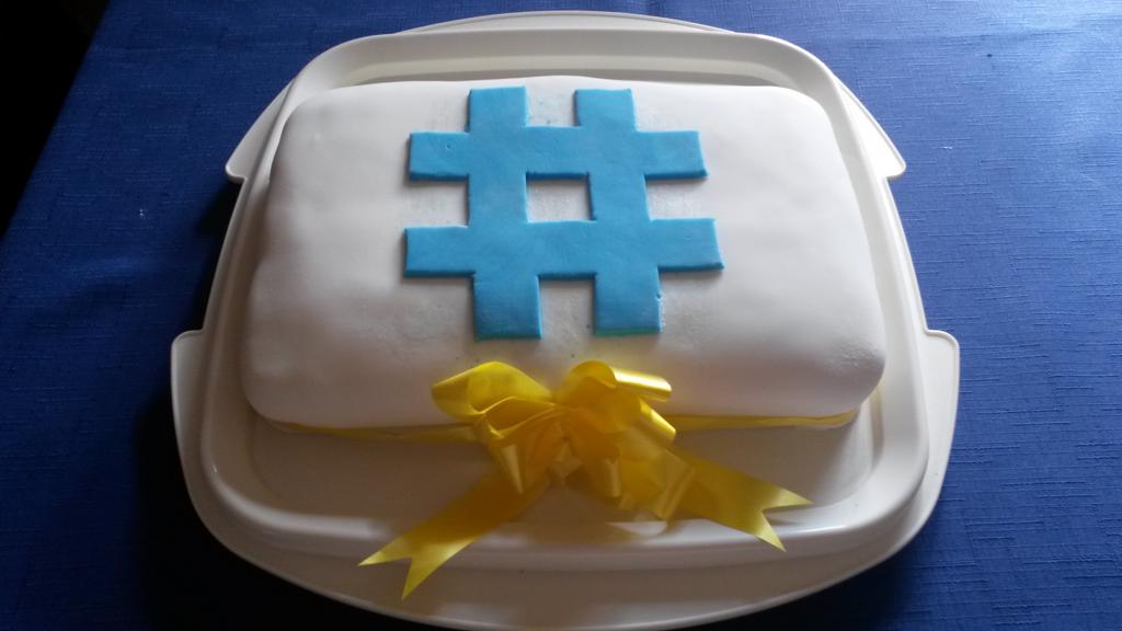 anneotago's tweet photo. Home baking on the reception desk for hungry #gigatowndun tweeters who've been here all night http://t.co/2JwMYTTLkh
