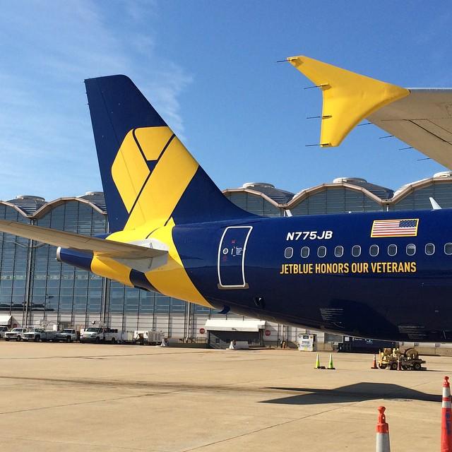 TifDiP's tweet photo. How much do I love @JetBlue right now w/ their #VetBlue plane to honor our #veterans? #supportourtroops #USA #travel http://t.co/bwrWGdkrXU