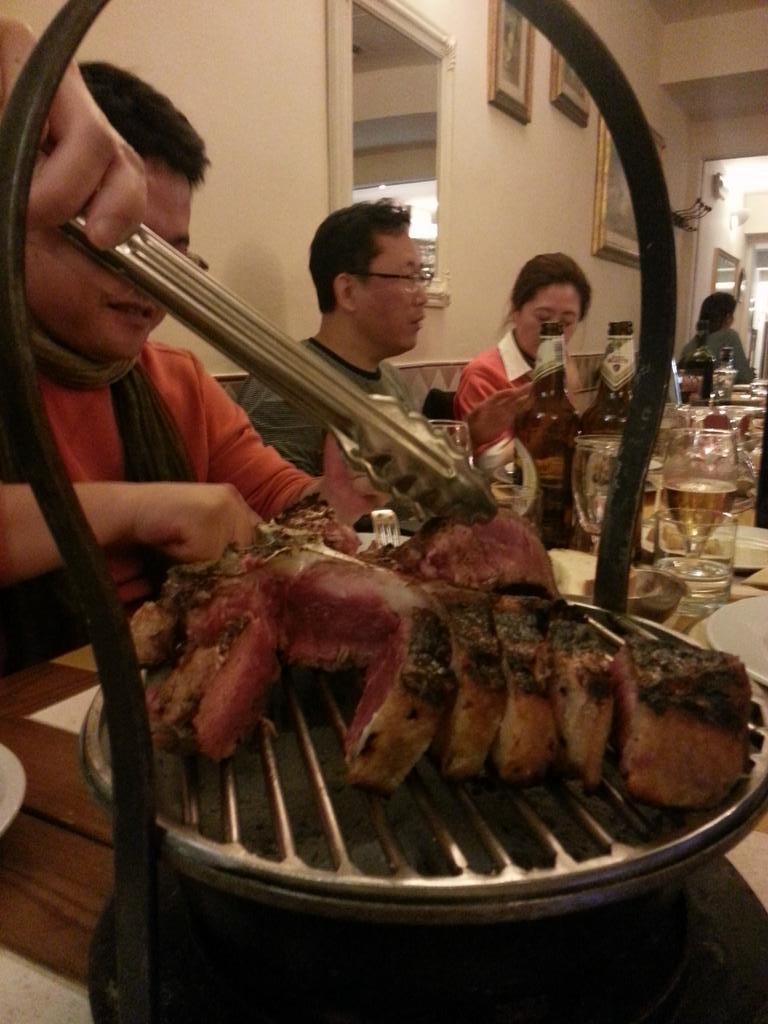 goobonci's tweet photo. 피렌체 티본스테이크집 La Gratella, 훌륭합니다. 양곱창 요리도 맛있네요. http://t.co/EfnZTUs5Nz