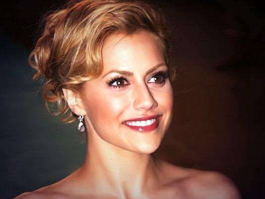 Happy birthday Brittany Murphy. You had such a unique spirit. I really miss you. And I will never forget you. RIP. 