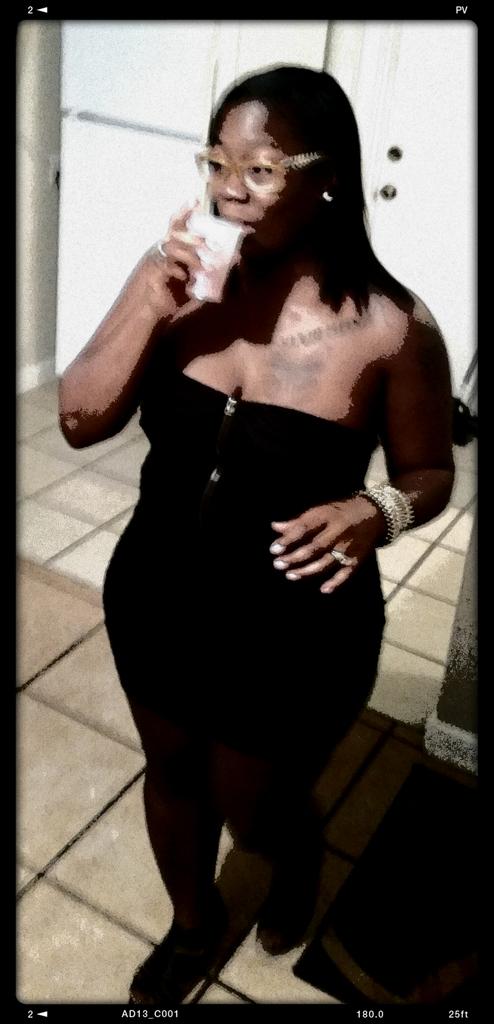 tanbat77's tweet image. Enjoying my 4 day weekend... #Geeks #LilBlackDress #NerdRule!