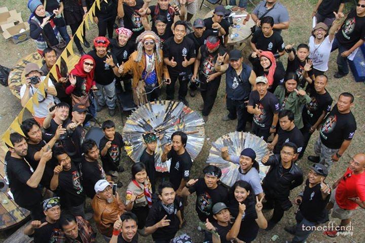 JKT1clebs's tweet photo. Photo" seru para pelempar pisau dari berbagai kota dan propinsi saat berkumpul di Bandung #SORCITRABDG http://t.co/UKOy58b2do