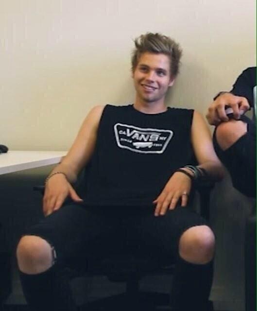 Come sit on daddys lap x