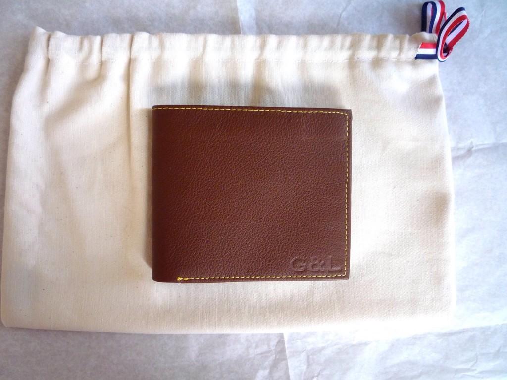 GastonetLucien's tweet photo. Notre nouveau cuir marron est arrivé ! 
Il est moins grainé et plus foncé.

#portefeuille #cuir #Bourgogne http://t.co/aKP9AB5Tbz