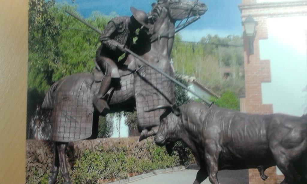 <a href="/caballosdepicar/">Enrique Peña</a> ha trabajado pra hacer un monumento al caballo de picar Se ubicará en S.Juan del Puerto. Enhorabuena
