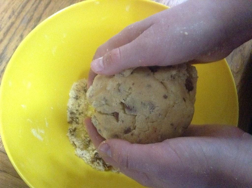 BardseyCookies's tweet photo. I made some chocolate chip cookies earlier for Mark. Here's a photo http://t.co/uCmlF5iZxc