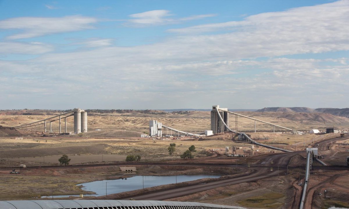 mwbloem's tweet photo. The real story of US coal: inside the world's biggest coalmine #cliamechange http://t.co/DogOayWyau http://t.co/DxRrU8gLNk